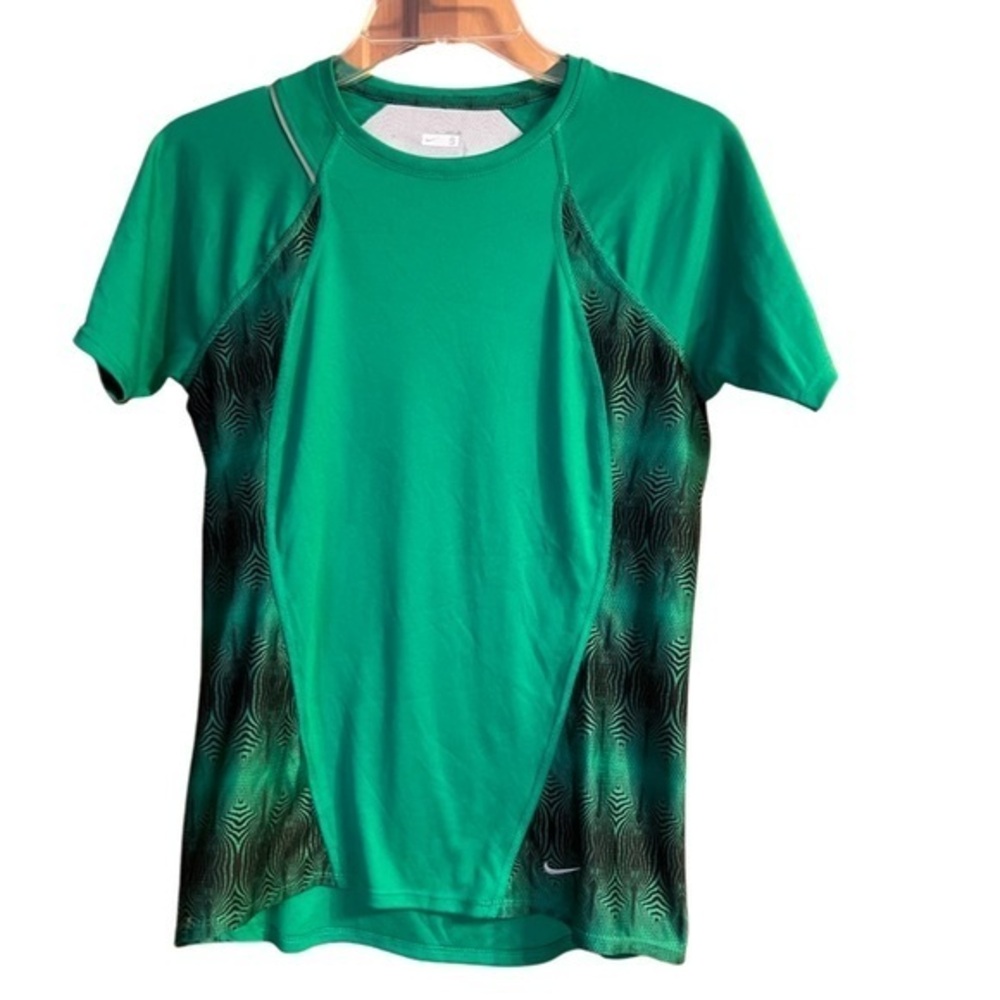 Nike FIT DRY T-shirt with psychedelic pattern